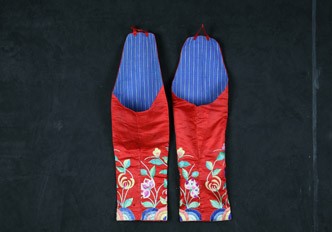 民國紅緞地繡鳳穿牡丹紋女套褲