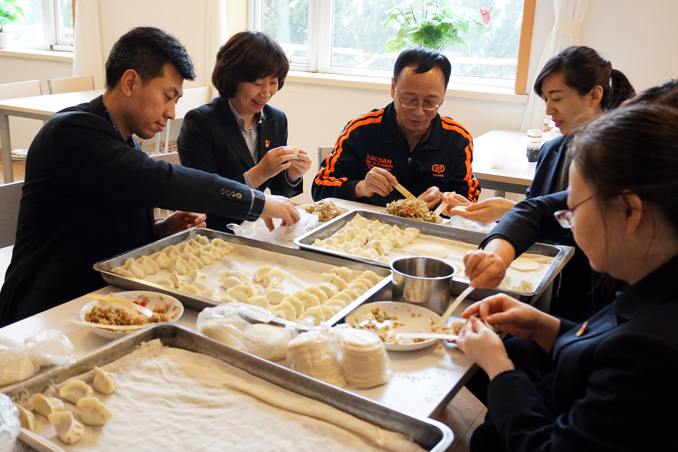 黨員干部“進社區、亮身份、做表率、樹形象”義務服務活動 3.JPG